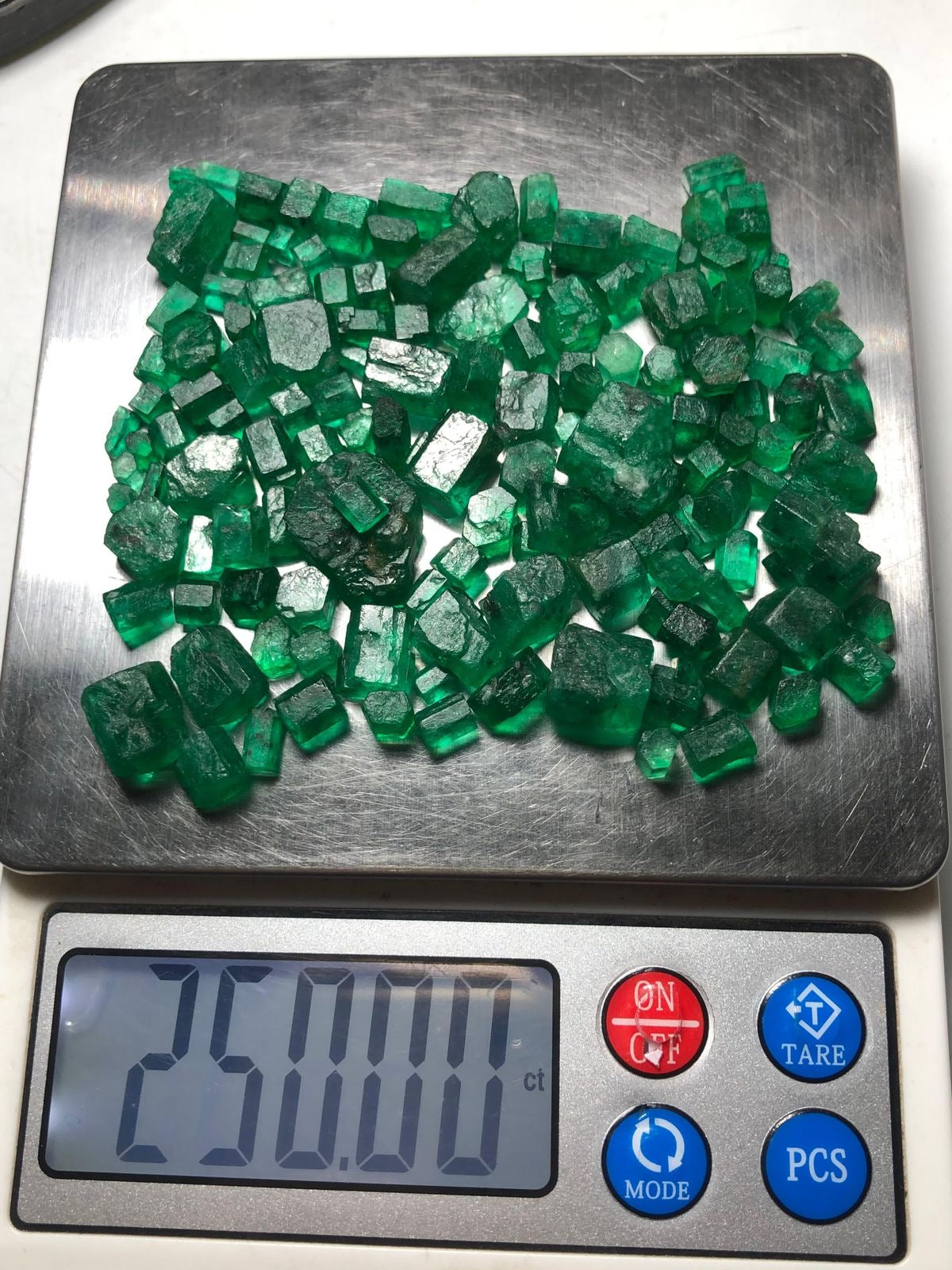 facet grade emerald raw stone