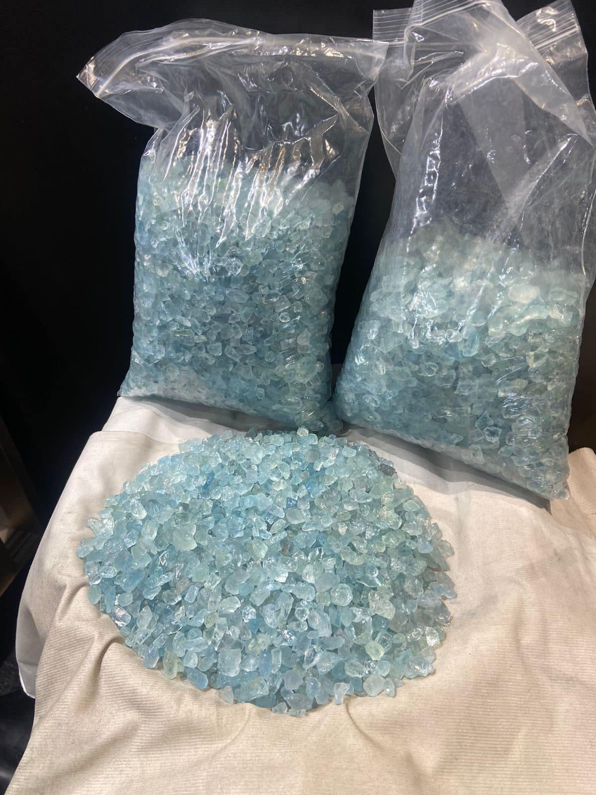 1 kg parcel of natural mix quality rough aquamarine