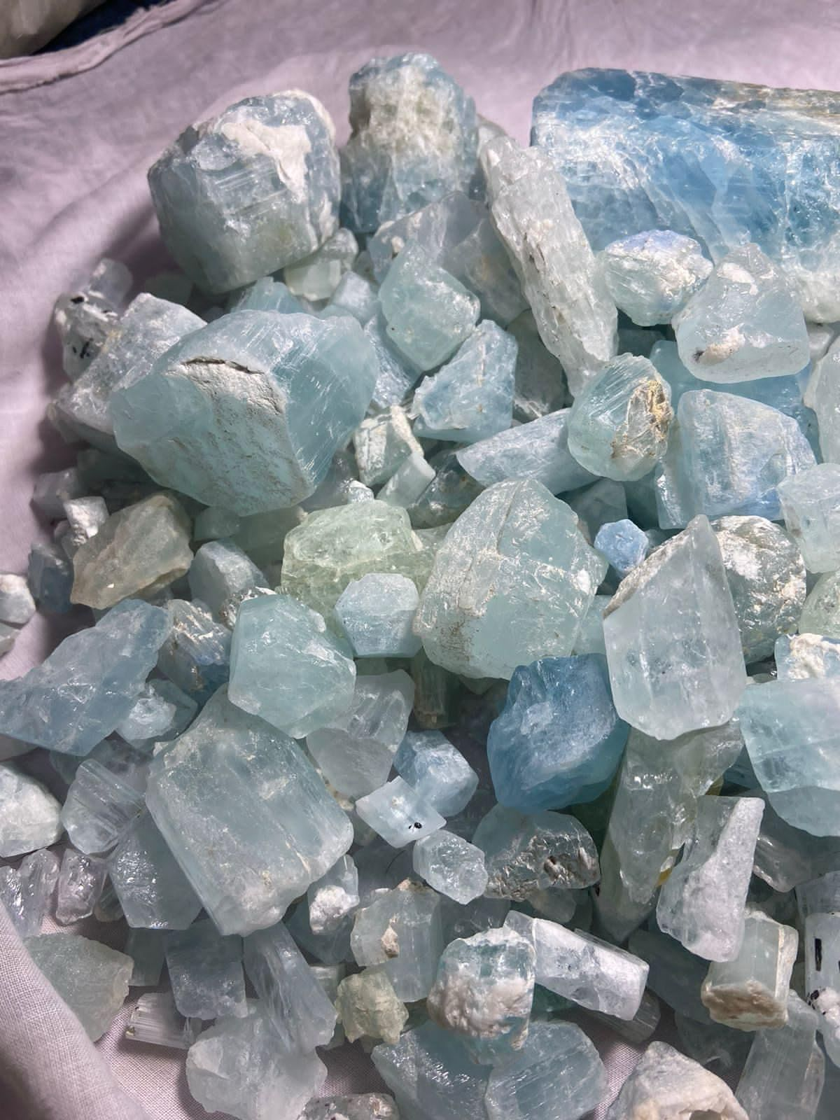 Natural aquamarine for carving and cabbing | Raw minerals and specimen