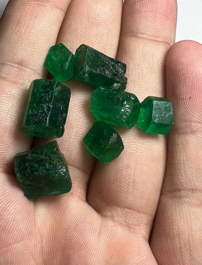 63 carats Natural Raw Emerald Stone Deal for Faceting