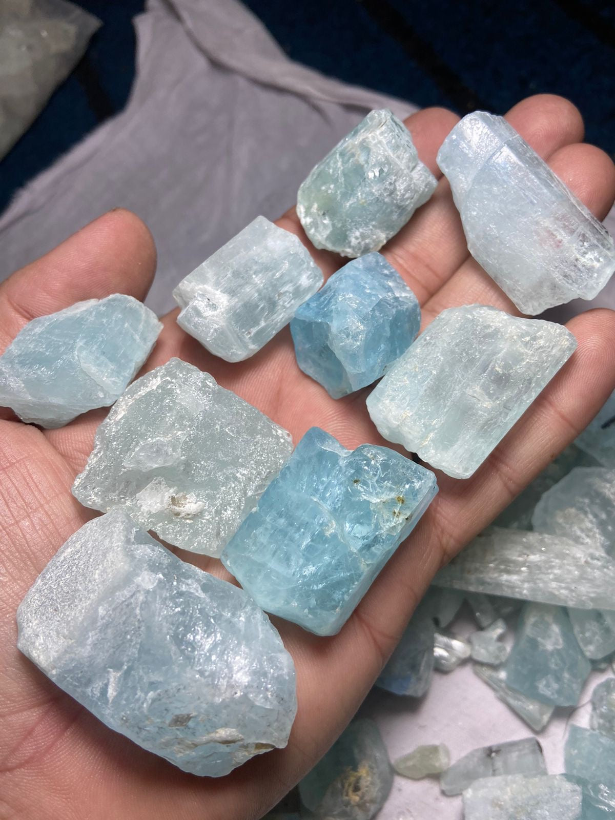 Natural aquamarine for carving and cabbing | Raw minerals and specimen