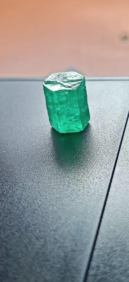 6 carats Natural Hexagonal Shaped Swat Emerald