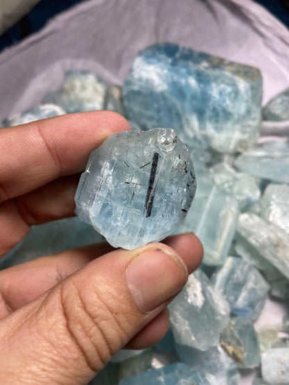 Natural aquamarine for carving and cabbing | Raw minerals and specimen