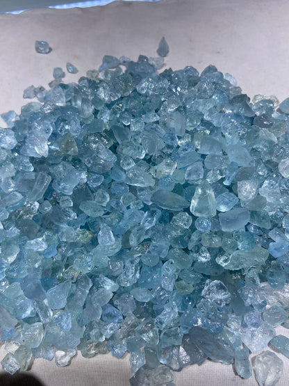 1 kg parcel of natural mix quality rough aquamarine