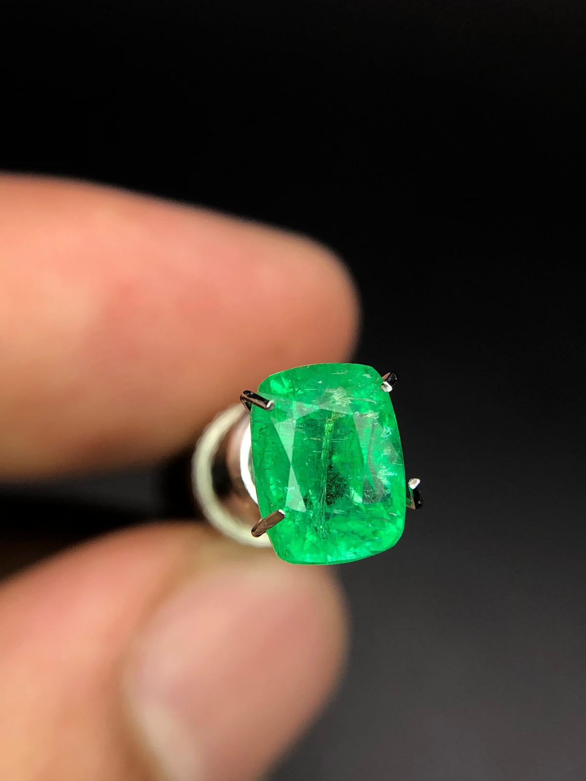 2.40 ct Natural Green Emerald for sale | Loose Gemstones