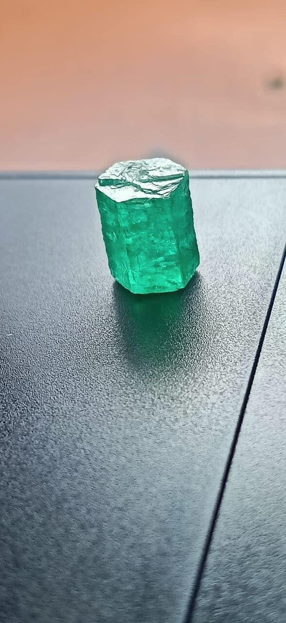 emerald stone uncut