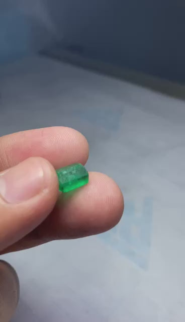 52 Carats Facet Grade Natural Rough Emerald