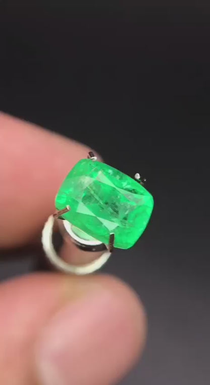 2.40 ct Natural Green Emerald for sale | Loose Gemstones