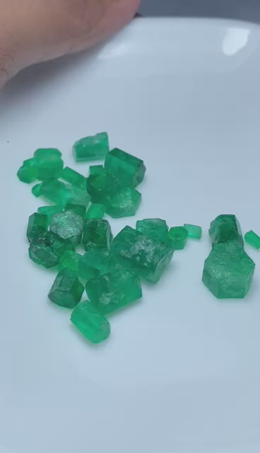 52 Carats Facet Grade Natural Rough Emerald