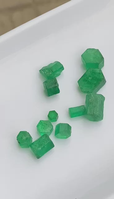 52 Carats Facet Grade Natural Rough Emerald